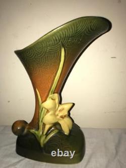 Roseville Pottery Brown Zephyr Lily Cornucopia Vase 204-8