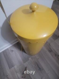 VTG 1960s Mid Century LAUNDRY HAMPER Waste Basket Mustard Yellow Scalloped Lid